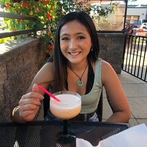 Meet your Posher, Olivia